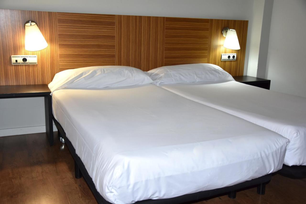 Hotel Y Apartamentos Snoe איסאבה מראה חיצוני תמונה