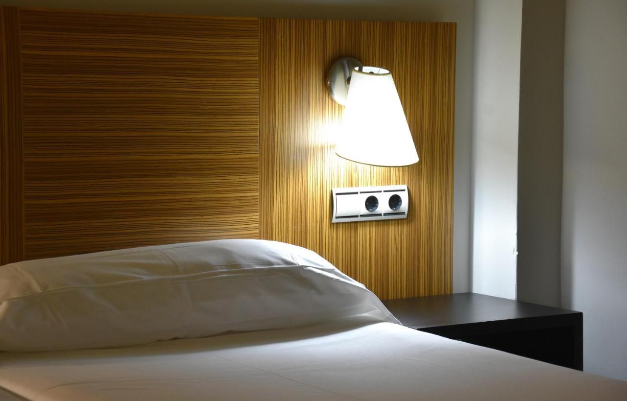 Hotel Y Apartamentos Snoe איסאבה מראה חיצוני תמונה