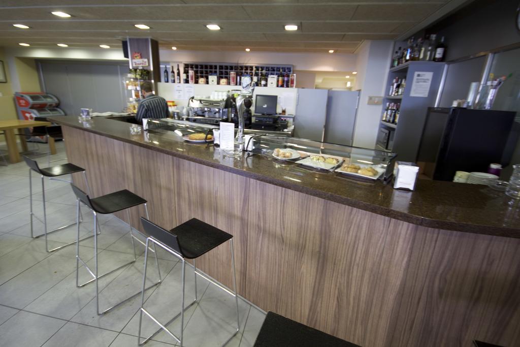 Hotel Y Apartamentos Snoe איסאבה מראה חיצוני תמונה
