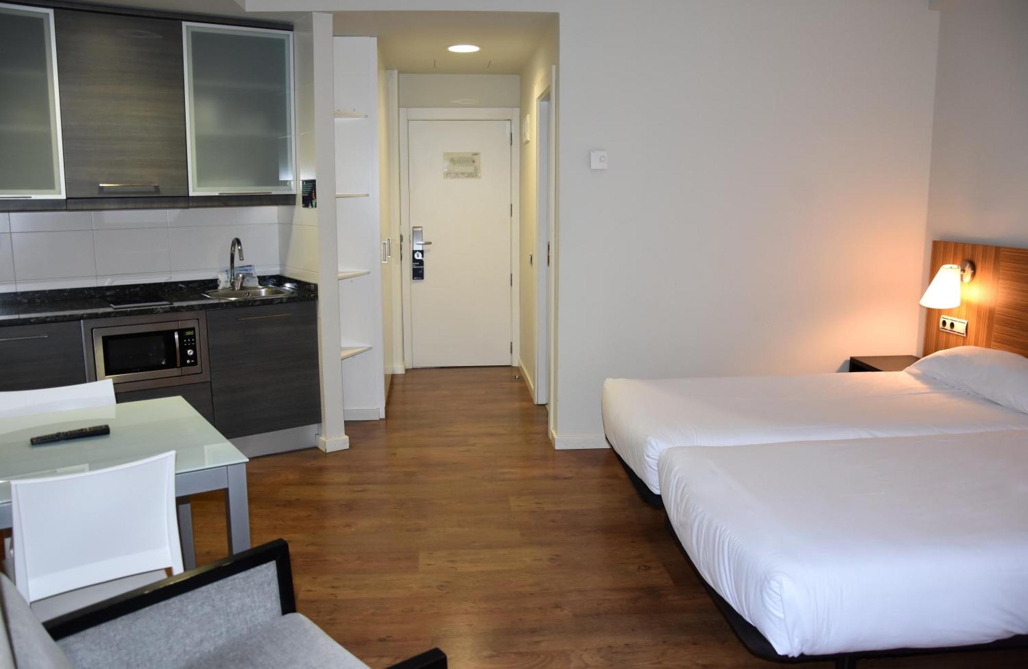 Hotel Y Apartamentos Snoe איסאבה מראה חיצוני תמונה