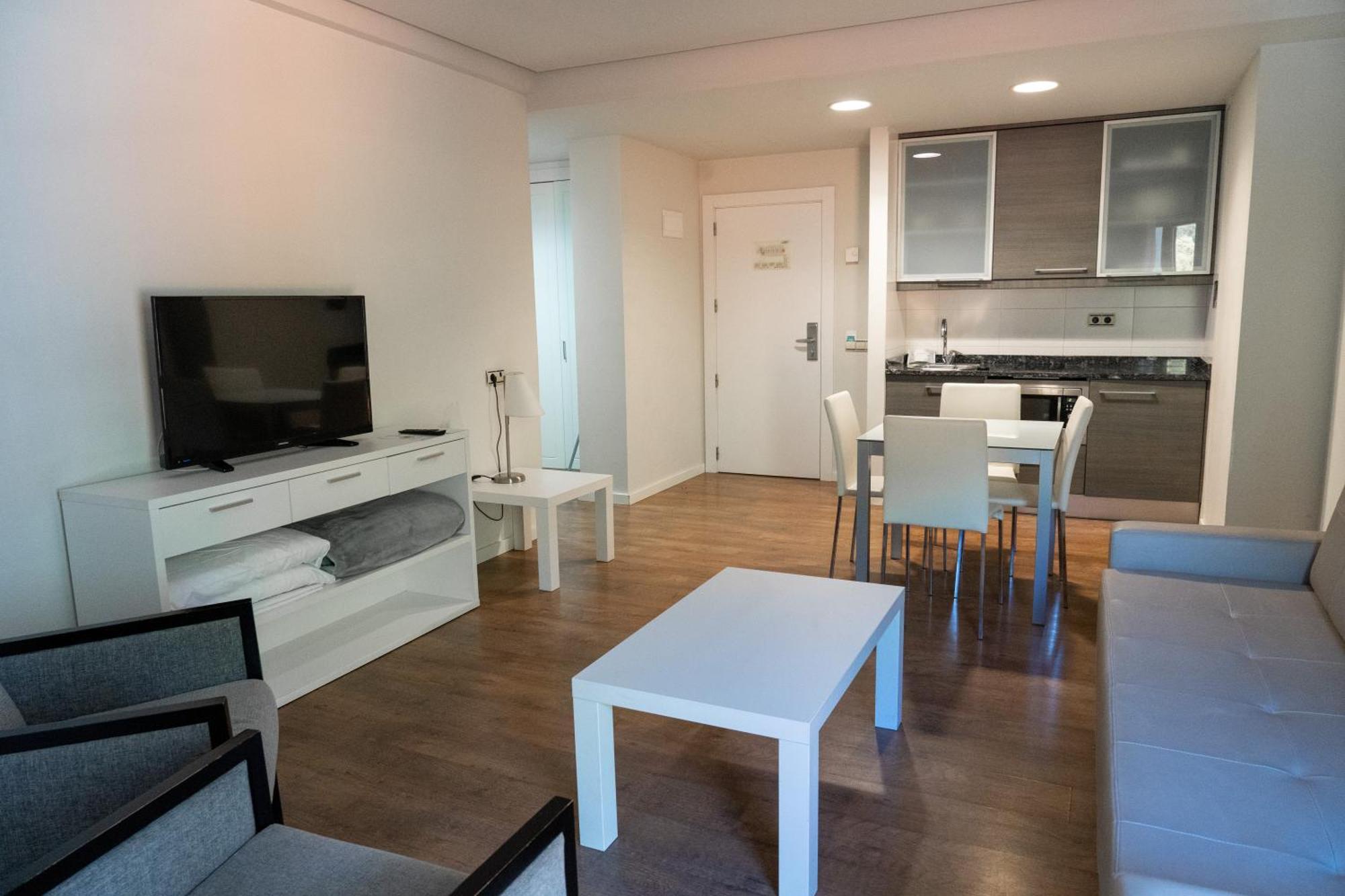 Hotel Y Apartamentos Snoe איסאבה מראה חיצוני תמונה