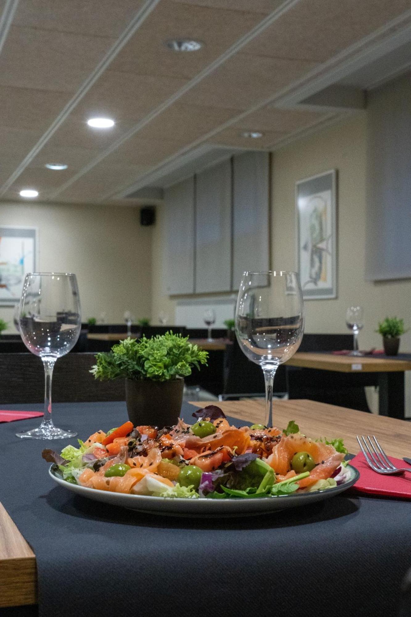 Hotel Y Apartamentos Snoe איסאבה מראה חיצוני תמונה